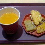 フリーカフェ　播磨屋ステーション - お煎餅とオレンジジュース