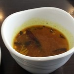 カーン・ケバブ・ビリヤニ - ラッサムもサービス。