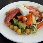 カーン・ケバブ・ビリヤニ - サラダ。酸味のあるドレッシング。