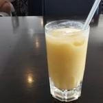 カーン・ケバブ・ビリヤニ - マンゴーラッシーも濃厚かつすっきり。