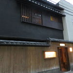Yoinokuchi - 赤坂の路地に佇むお屋敷のような建物1
