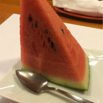 おけい鮨 - デザートゎ刈谷の野々村さんちのおばあちゃんのスイカです･･･大将が10回ゎ言ったかな( ˊᵕˋ ;)フランス産の塩で召し上がれ！