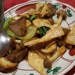 五修堂 - 牛肉とキノコのＸＯ醤炒め（中６７０円）です。２０１５年６月
