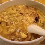 Hokkaien - 麺と飯のセット
                        酢辛…？麺
                        チャーハンとセット価格1050円あと杏仁豆腐が付きます。