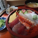 丸信寿司 - ランチ：ちらし750円