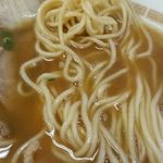 来々軒 - 麺は低加水のもそっとした食感の中細ストレートで茹で加減もgood♪
