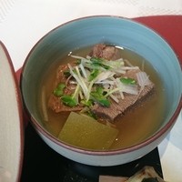 青山 星のなる木 - 牛タンの煮込みも柔らかくて絶品