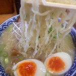 軍鶏ラーメン美幸 - 麺は手打ちにしました