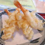 麺勝 - 天ぷらはエビの天ぷらが３つセットになってました。

