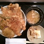 大阪豚しゃぶの会　天六店 - 名物　豚天丼:780円＋税62円（=842円）