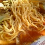 満漢福 - 具をかきわけて麺登場だよ。五目ラーメン