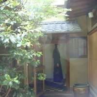 Ristorante 美郷 - 門をくぐったところ