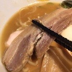 麺 ヒキュウ - Wチャーシューの豚・リフト！鶏白湯魚介濃縮ラーメン750円！