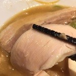 麺 ヒキュウ - Wチャーシューの鶏・リフト！鶏白湯魚介濃縮ラーメン750円！