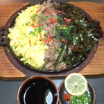 赤鬼 - 赤鬼(山口県周南市西松原)焼めん牛肉1人前1100円