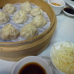 明月湯包 - 旨味溢れるスープと上品な肉餡、皮のバランスが絶妙、明月湯包8個130元