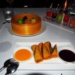 Sirocco - 手前春巻き、向こう側シューマイ的サムシング