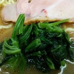 ラーメン 杉田家 - ほうれん草。
