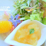 Furattokafe - 10種類の野菜のサラダ　　リンゴジャム