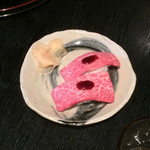 麺匠 ちゃかぽん - 近江牛トロのにぎり ¥600