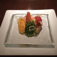 膳處漢ぽっちり - 京都は日帰りの旅のランチは私のお気に入りスポットのぜぜかんぽっちり♡
                ¥5800のランチに ¥1200でお品書きの一品を北京ダックにアップグレード♪
                
                こちらは前菜の盛り合わせです♪ひんやりさっぱりでとても美味しかったです♪