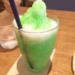 カフェ ゲルダ - フローズンソーダ
            
            下はメロンソーダ♬
            上はメロンカキ氷♬