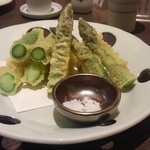 函館うに むらかみ - アスパラ天ぷら