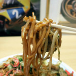 焼きそば関矢 - 自家蒸しの麺が特徴的な焼きそば