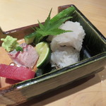 器楽亭 - お造り：鹿児島県出水の鯵、インド鮪の中トロ、鱧の焼き霜