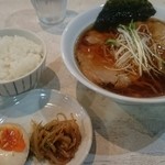 手打ち中華そば 侍 - ラーメン定食780円