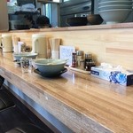麺屋 つるる - カウンター席