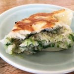 麺屋 つるる - 餃子の餡　肉のジューシーさも