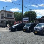 麺屋 つるる - 看板と駐車場