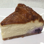 チリムーロ - ブルベリーとキャラメルリキュールチーズケーキ600円