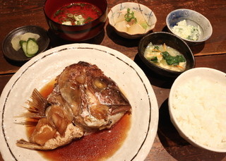 Umauma - ランチタイムの鯛の荒煮ランチ（小鉢3品付）ご飯は玄米もご用意　880円