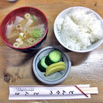 とんかつ とんき - 定食には，ご飯・具だくさんの味噌汁・漬物が付きます（２０１０年５月）