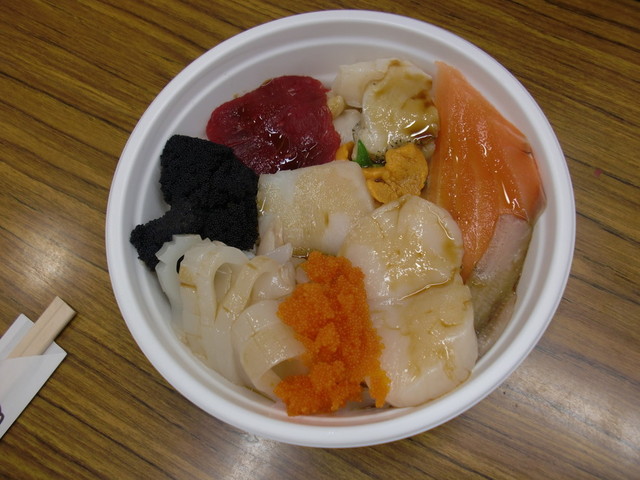 勝手丼と花咲ガニ By Joe1 釧路和商市場 くしろわしょういちば 釧路 海鮮丼 食べログ