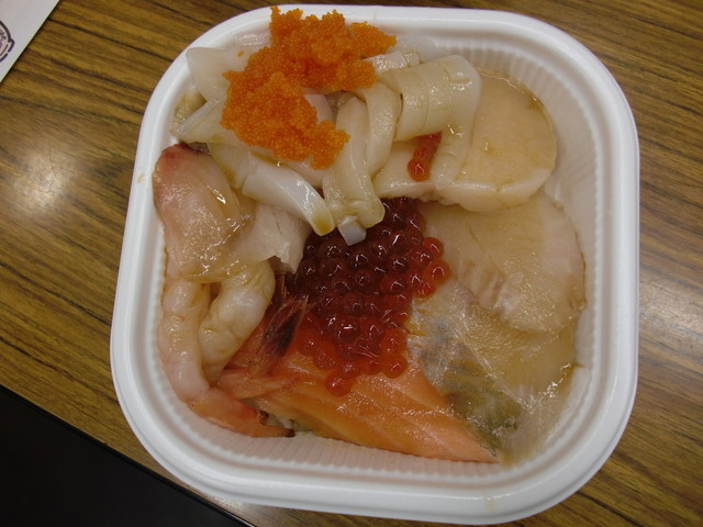 勝手丼と花咲ガニ By Joe1 釧路和商市場 くしろわしょういちば 釧路 海鮮丼 食べログ