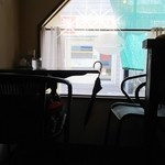 Chatoka - 一つだけある一段上がった窓際の席