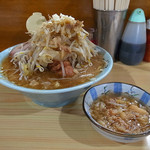 ラーメン（ニンニク少なめ、野菜、アブラ）