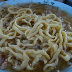 ラーメン富士丸 - ここの十八番の平打ちビラビラ麺