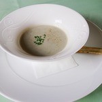 茨城レストラン　フェリチタ - PranzoBの前菜「茨城町産新ごぼうのスープ」