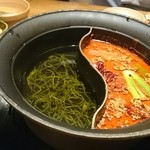 しゃぶしゃぶ温野菜 新橋銀座口店 - 半分は昆布だし