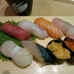 大漁市場 なるみ乃 - 寿司８カンですが豪華です