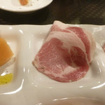 オステリア ブッコ - 自家製ロースの生ハム、青トマトのピクルス＋クリームチーズ添え