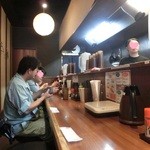 カナヤマ５５ - 店内はカウンターのみ