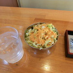 アイエヌキッチン - サラダが先に配膳