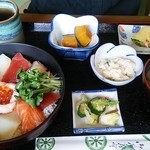 魚万 - 海鮮丼定食８６０円