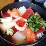 魚万 - 海鮮丼