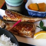 魚万 - 魚万定食の日替わりは焼きサンマ